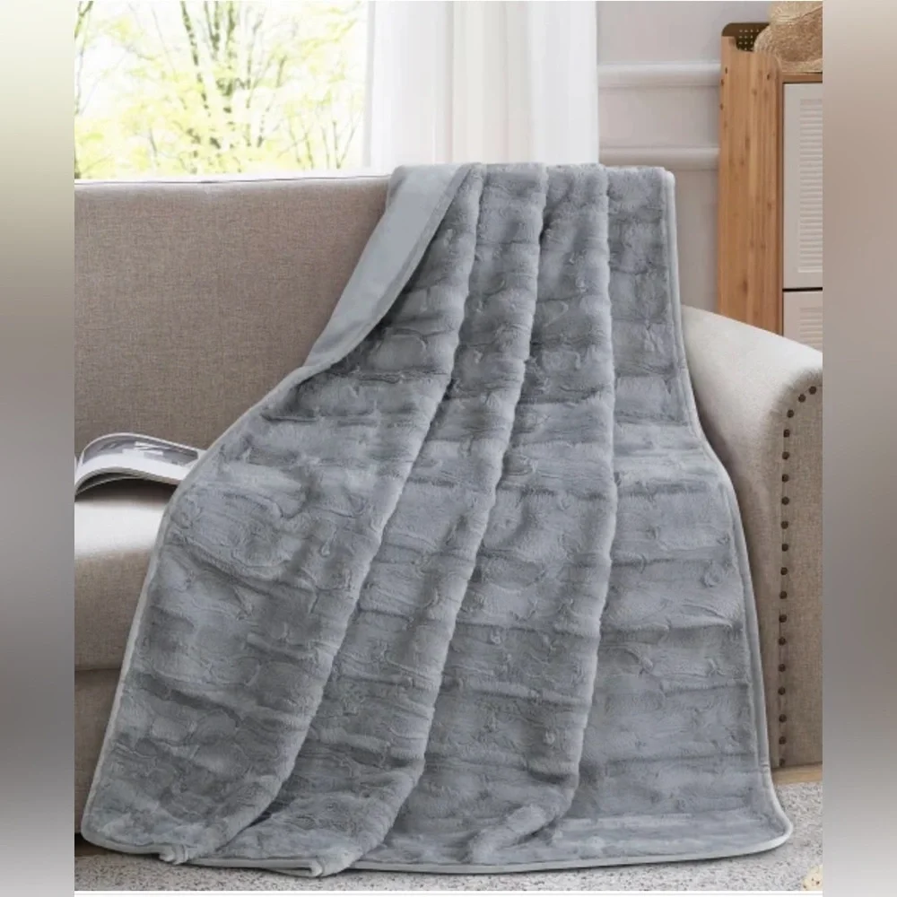 Brentwood Originals Oversized Waterproof Pet Blanket and Furniture